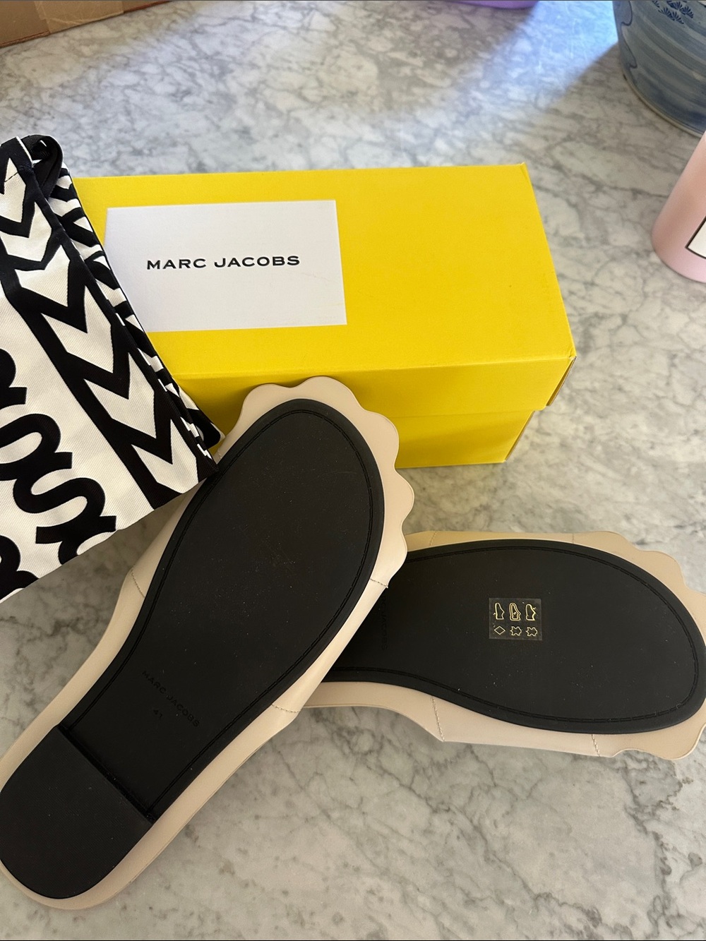 Marc Jacobs Beige Floral Bow Scalloped Slide Sandals - Picture 2 of 4